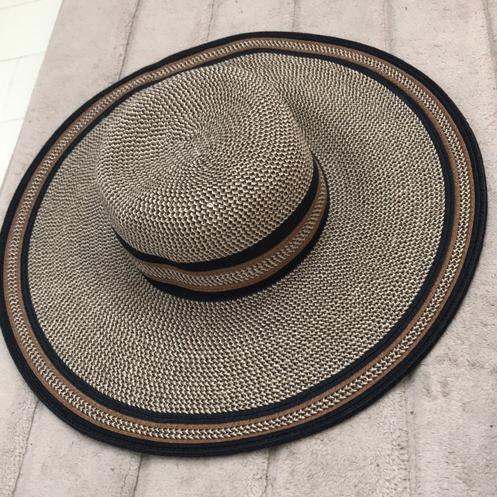 Large and floppy sun beach hat